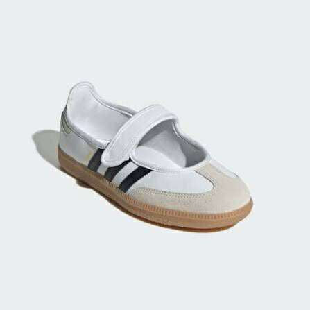 Jane White Black Gum