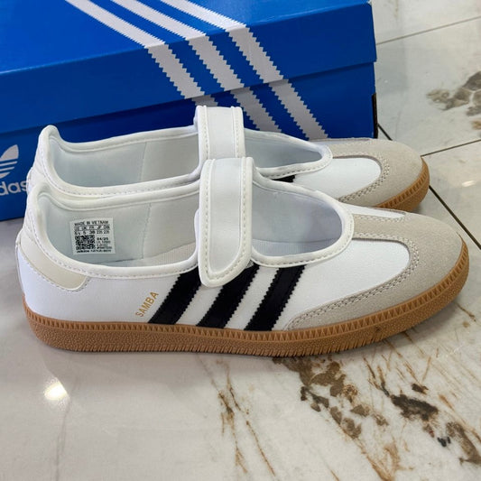 Jane White Black Gum